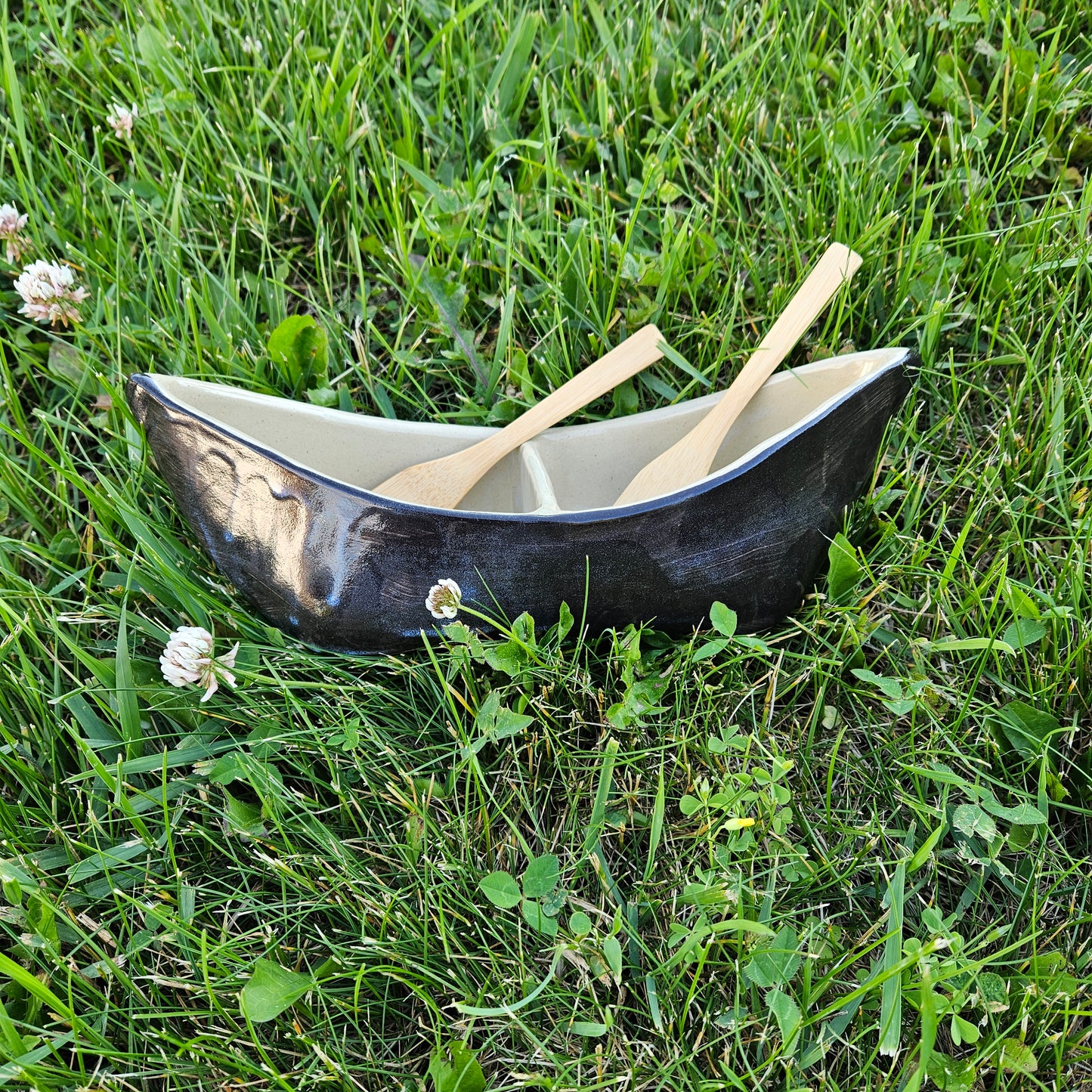 Canoe for condiments