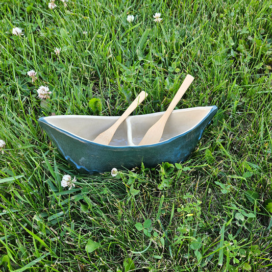 Canoe for condiments